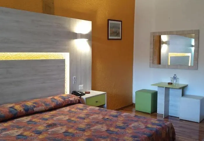 Gilbert Hotel 2*